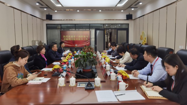 甘肅省委統(tǒng)戰(zhàn)部副部長、省工商聯(lián)黨組書記茍?zhí)旌暌恍猩W臨蘭州亞太集團檢查指導(dǎo)工作